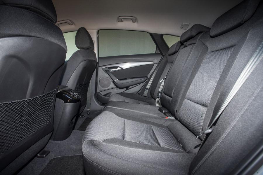  Hyundai i40 Wagon 2015 года  (UK) (фото 21 из 28)
